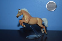 Load image into Gallery viewer, Palomino-Warmblood Jumper Mold-Breyer Stablemate