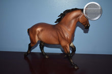 Load image into Gallery viewer, Brunhilde-Collector Club Exclusive-Wixom Mold-Breyer Traditional