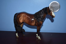 Load image into Gallery viewer, Walla Walla-Glossy-LE of 30-Ideal Stock Horse Mold-Peter Stone