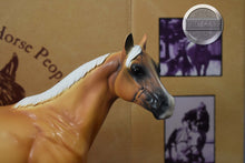 Load image into Gallery viewer, Pretty Consecutive-with Box and COA-Ideal Stock Horse Mold-Peter Stone