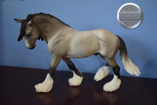 Load image into Gallery viewer, Wintersong-Holiday Exclusive-No Costume-Othello Mold-Breyer Traditional