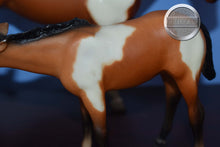 Load image into Gallery viewer, Bay White Pinto Thoroughbred Mare and Foal-Nursing Mare and Foal Mold-Breyer Traditional