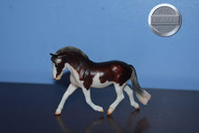 Load image into Gallery viewer, Lyric-Premier Club Exclusive-Fjord Mold-Breyer Stablemate