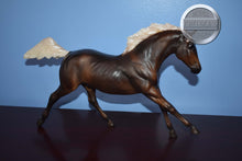 Load image into Gallery viewer, Silver Bay Sport Horse-Black Beauty Mold-Breyer Traditional