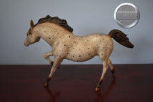 Load image into Gallery viewer, Echo and Sentinel-Vintage Club Exclusive-NO COA-Running Stallion and Running Foal Mold-Breyer Traditional
