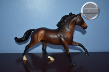 Load image into Gallery viewer, Flash-Original on the Mold-Breyer Traditional