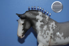 Load image into Gallery viewer, Glossy Benelli-Breyerfest Exclusive-Shire Mold-Breyer Traditional