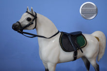 Load image into Gallery viewer, English Hunt Saddle Bridle and Pad-NO HORSE-Traditional Scale Accessories