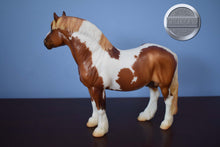 Load image into Gallery viewer, Honeybear-Georg Mold-Breyer Traditional