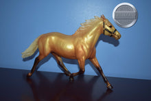 Load image into Gallery viewer, Horse of a Different Color-Pacer Mold-Breyer Traditional