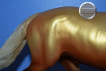 Load image into Gallery viewer, Horse of a Different Color-Pacer Mold-Breyer Traditional