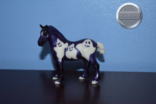 Load image into Gallery viewer, Mini Kasper-Halloween Exclusive-Draft Mold-Breyer Stablemate