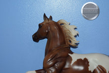 Load image into Gallery viewer, Pinto Arabian Stallion-Tail Tip Broken-Huckleberry Bey Mold-Breyer Traditional