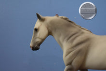 Load image into Gallery viewer, Snowflake with Blanket-Holiday Exclusive-Missouri Fox Trotter Mold-Breyer Traditional