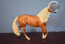 Load image into Gallery viewer, Smart n Shiney-Breyerfest Exclusive-Smart Chic Olena Mold-Breyer Traditional