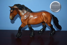 Load image into Gallery viewer, Yuletide Greetings-HORSE ONLY-Holiday Exclusive-Shire Gelding Mold-Breyer Traditional