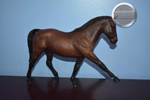 Load image into Gallery viewer, Bay Hanoverian-Hanoverian Mold-Breyer Traditional
