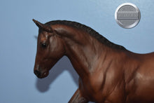 Load image into Gallery viewer, Bay Hanoverian-Hanoverian Mold-Breyer Traditional