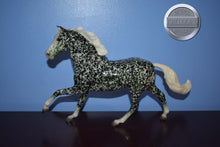 Load image into Gallery viewer, Ivy-Holiday Exclusive-Flash Mold-Breyer Traditional