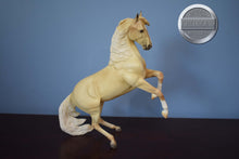 Load image into Gallery viewer, Cloud-30th Anniversary Edition-Desatado Mold-Breyer Traditional