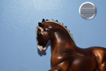 Load image into Gallery viewer, Bay Callahan-Shire Mold-Collector Club Exclusive-Breyer Classic