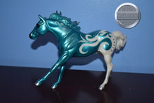 Load image into Gallery viewer, Nor'Easter-Holiday Decorator-Quarter Horse Stallion Mold-Breyer Classic