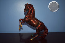 Load image into Gallery viewer, Lightning Ridge-Desatado Mold-Breyer Traditional