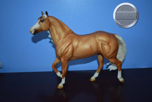 Load image into Gallery viewer, Smart n Shiney-Breyerfest Exclusive-Smart Chic Olena Mold-Breyer Traditional