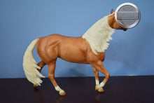 Load image into Gallery viewer, Smart n Shiney-Breyerfest Exclusive-Smart Chic Olena Mold-Breyer Traditional