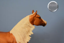 Load image into Gallery viewer, Smart n Shiney-Breyerfest Exclusive-Smart Chic Olena Mold-Breyer Traditional