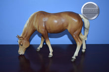 Load image into Gallery viewer, Palomino Grazing Mare-Grazing Mare Mold-Breyer Traditional