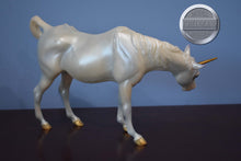 Load image into Gallery viewer, Diadem and Alcor-Susecion and Lefire Mold-Breyer Traditional