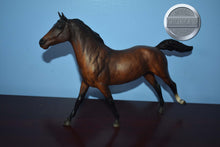 Load image into Gallery viewer, Bay Phar Lap-Phar Lap Mold-Breyer Traditional