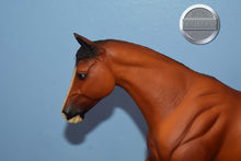 Load image into Gallery viewer, Biko-Gem Twist Mold-Breyer Traditional