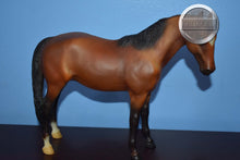 Load image into Gallery viewer, Cupid and Arrow-Thoroughbred Mare and Foal Set Mold-Breyer Traditional
