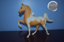 Load image into Gallery viewer, Class Act-Five Gaiter Mold-Breyer Traditional