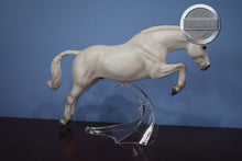 Load image into Gallery viewer, Newsworthy-Original on the Mold-Breyer Traditional