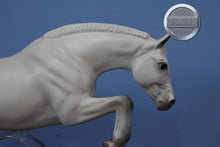 Load image into Gallery viewer, Newsworthy-Original on the Mold-Breyer Traditional