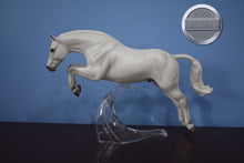 Load image into Gallery viewer, Newsworthy-Original on the Mold-Breyer Traditional