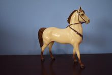 Load image into Gallery viewer, Alabaster Western Horse-Hartland Model
