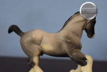 Load image into Gallery viewer, Blue Roan Sabino-Clydesdale Mold-Breyer Stablemate