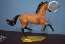 Load image into Gallery viewer, Jewel-Show Jumper Mold-Holiday Exclusive-Breyer Traditional
