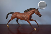 Load image into Gallery viewer, Sam-Cigar Mold-Breyer Traditional