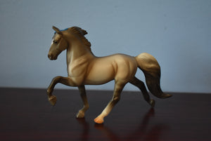 Mystery Horse Surprise Grey With Blue Ribbon-Tennessee Walking Horse Mold-Breyer Stablemate